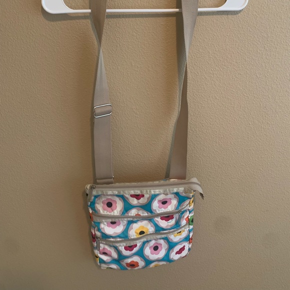 LeSportsac flower bag!! - Picture 3 of 7